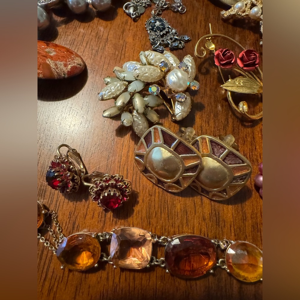 Vintage jewelry repair/rehab lot #2161, 18 pieces. - Picture 8 of 8